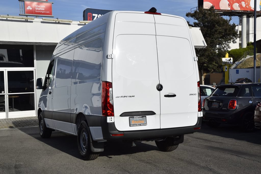Used 2025 Mercedes-Benz Sprinter 2500 image 3