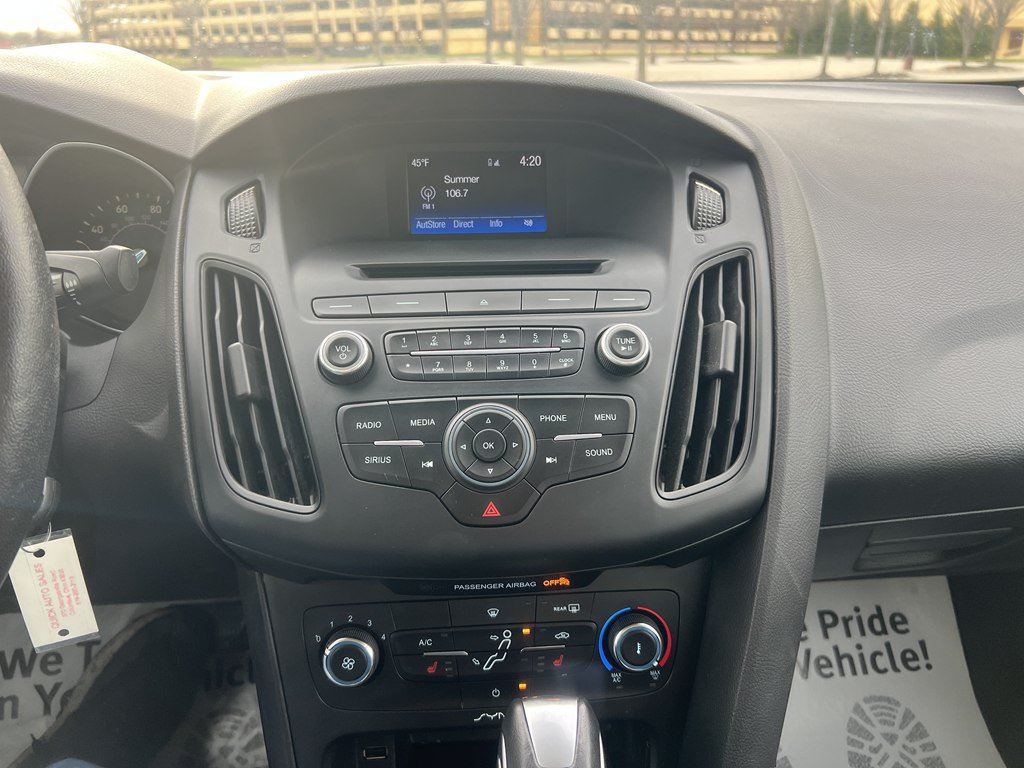 Used 2015 Ford Focus SE w/ SE Cold Weather Package FWD image 20
