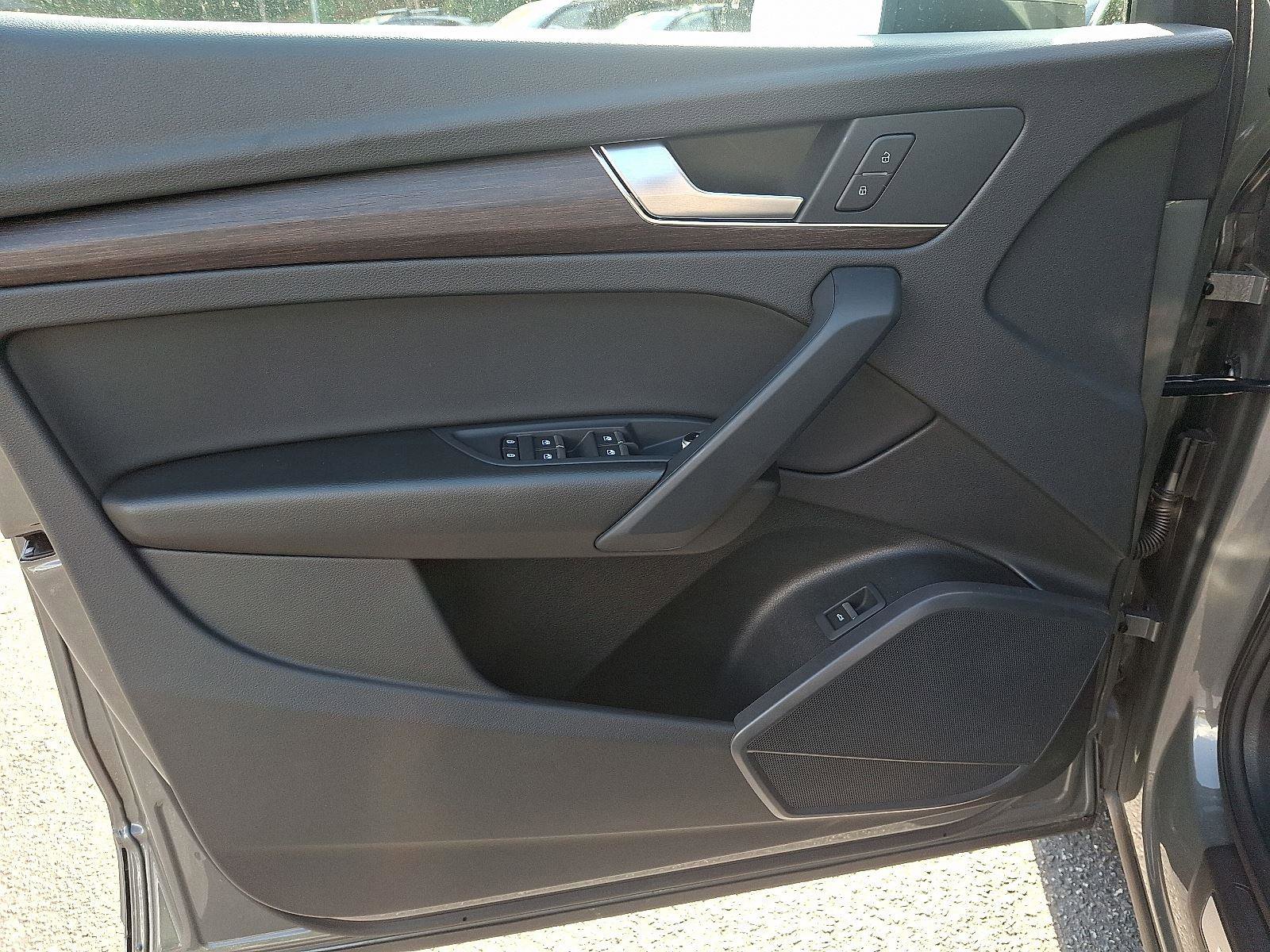 Certified 2025 Audi Q5 2.0T Premium image 12