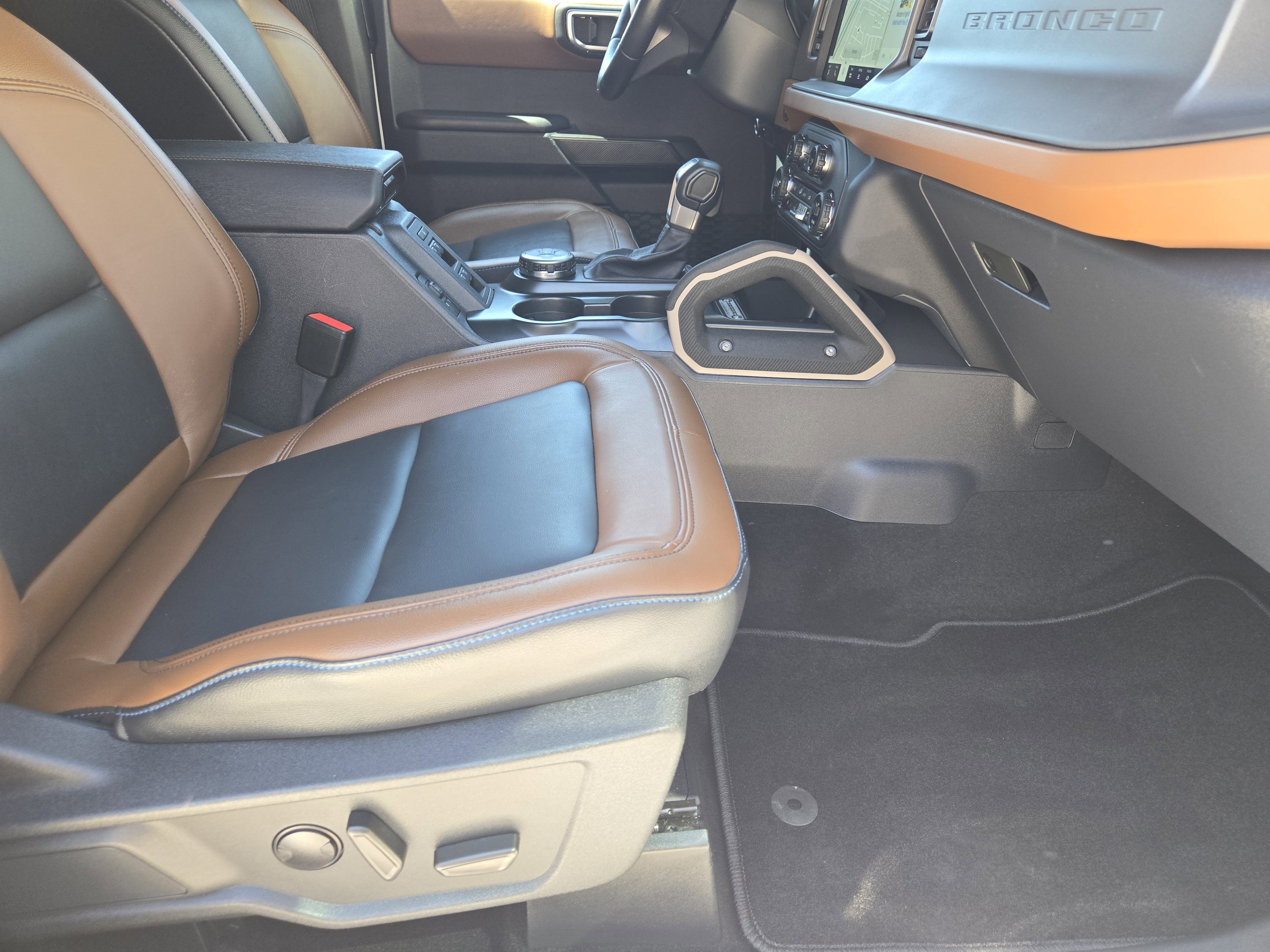 Used 2024 Ford Bronco Outer Banks image 17