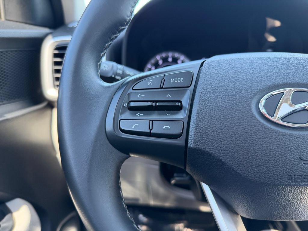 Used 2021 Hyundai Venue SEL w/ Premium Package FWD image 16