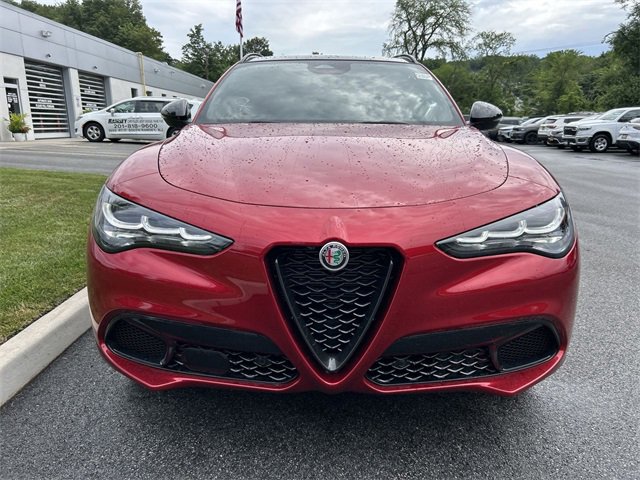New 2025 Alfa Romeo Stelvio Sprint image 3