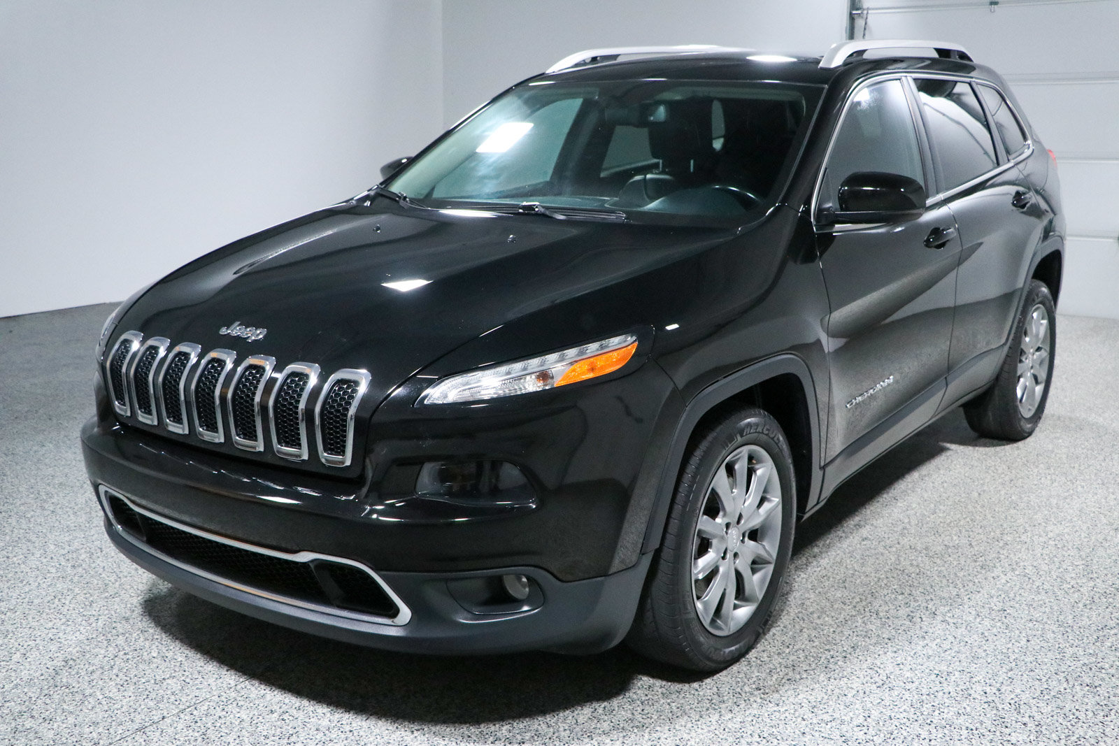 Used 2018 Jeep Cherokee Limited FWD image 30