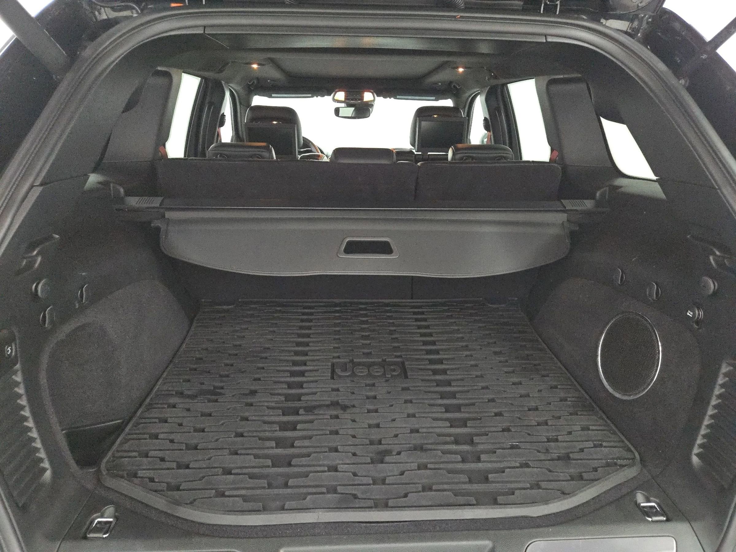 Used 2018 Jeep Grand Cherokee SRT image 11