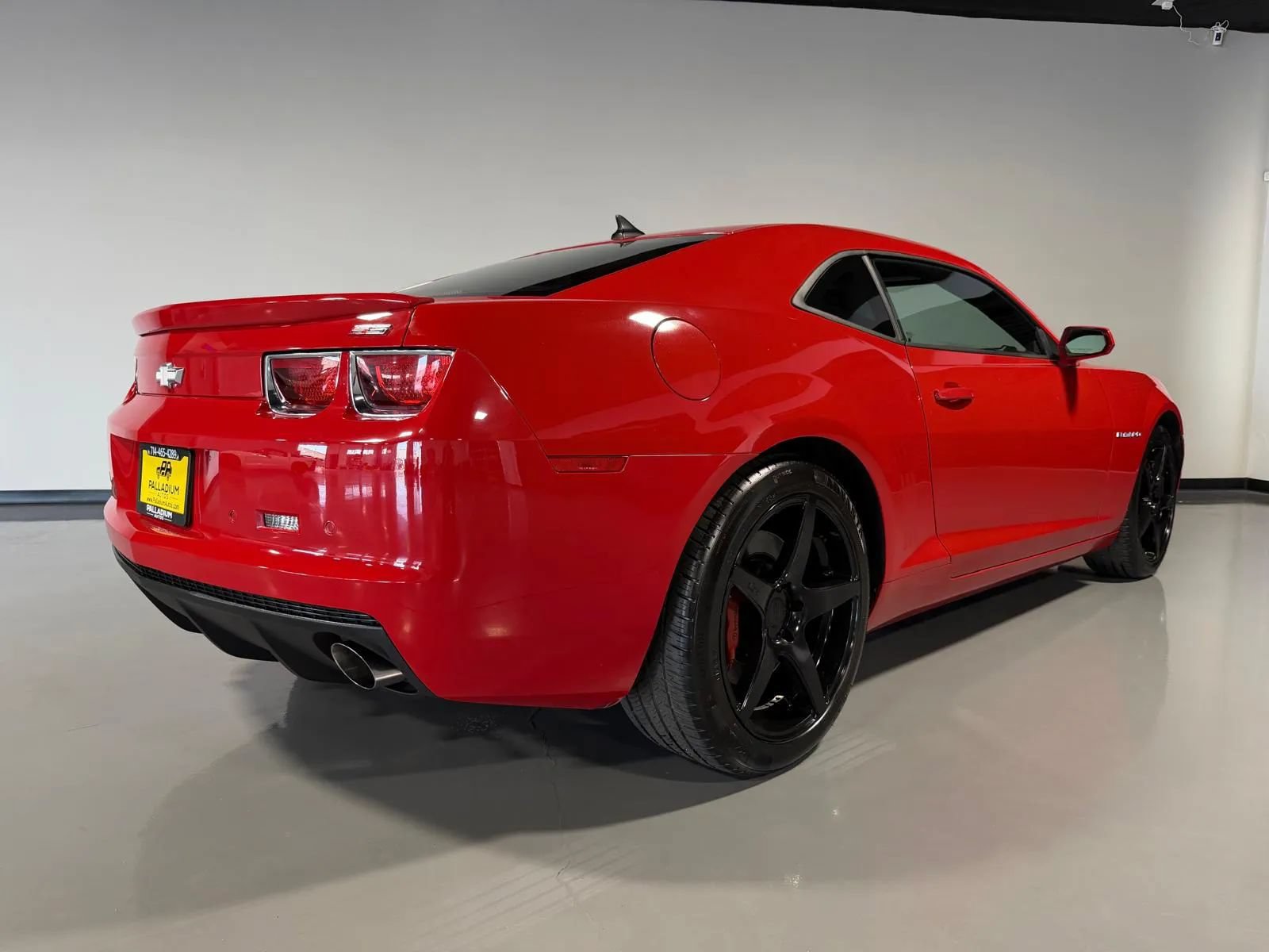 Used 2011 Chevrolet Camaro SS RWD image 4