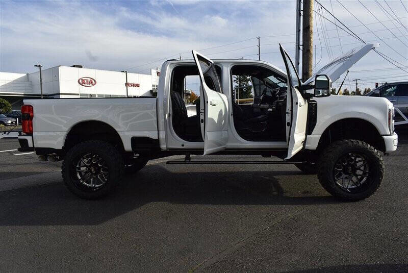 Used 2025 Ford F350 Platinum w/ FX4 Off-Road Package image 33