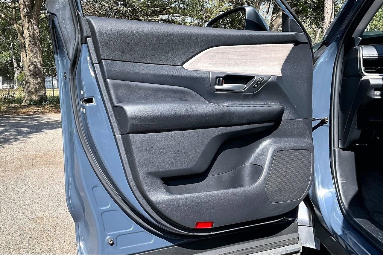 Used 2024 Toyota Grand Highlander Limited image 17