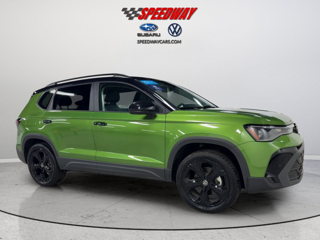 Certified 2025 Volkswagen Taos SE AWD/4WD image 3
