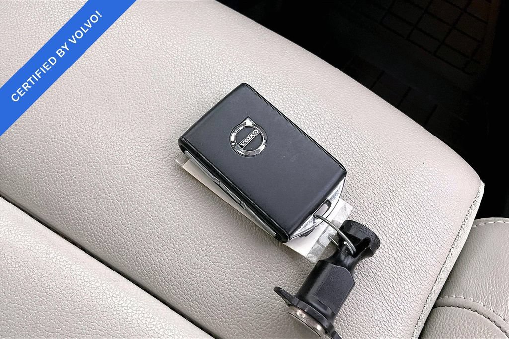 Certified 2024 Volvo XC40 B5 Plus w/ Protection Package Premier AWD/4WD image 11