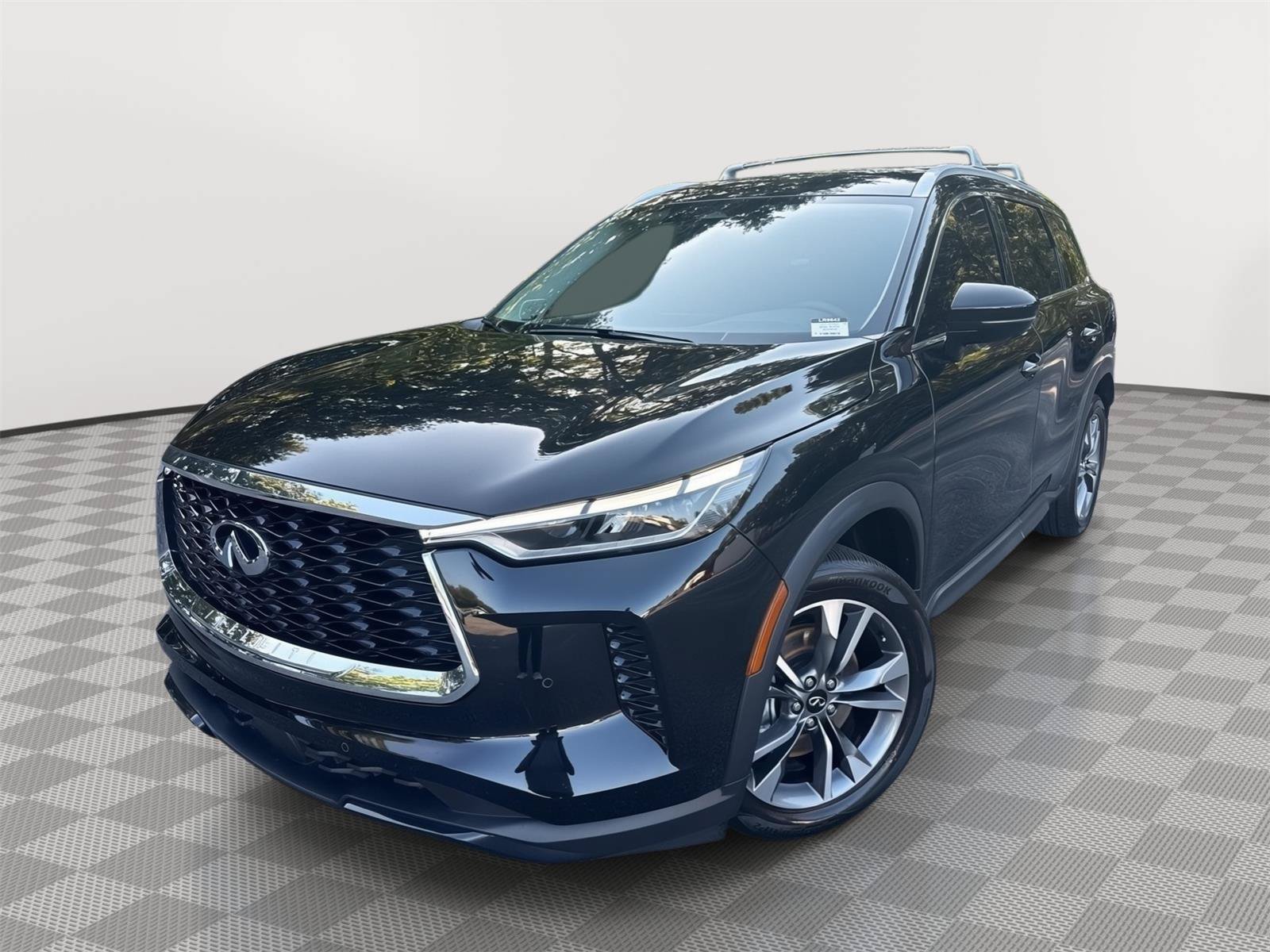 Used 2025 INFINITI QX60 Luxe w/ Cargo Package FWD image 2