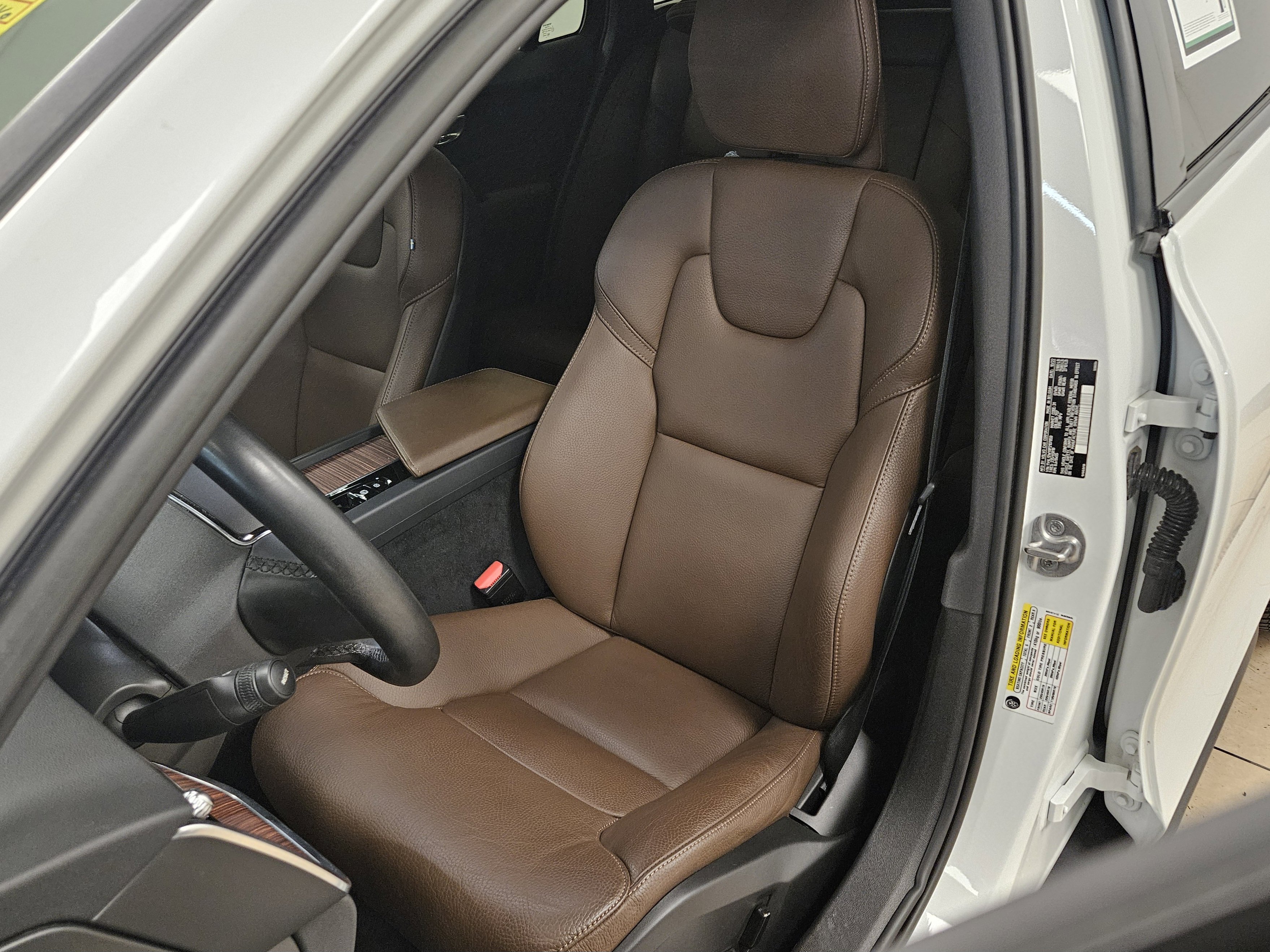 Used 2023 Volvo V60 B5 Cross Country Plus w/ Protection Package Premier image 34