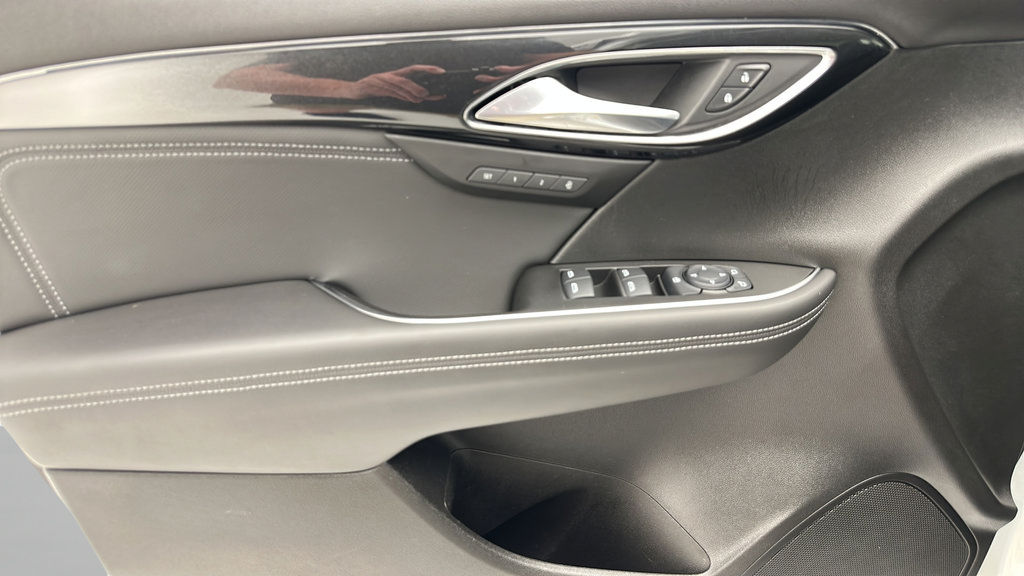 Used 2025 Buick Envision Preferred AWD/4WD image 12