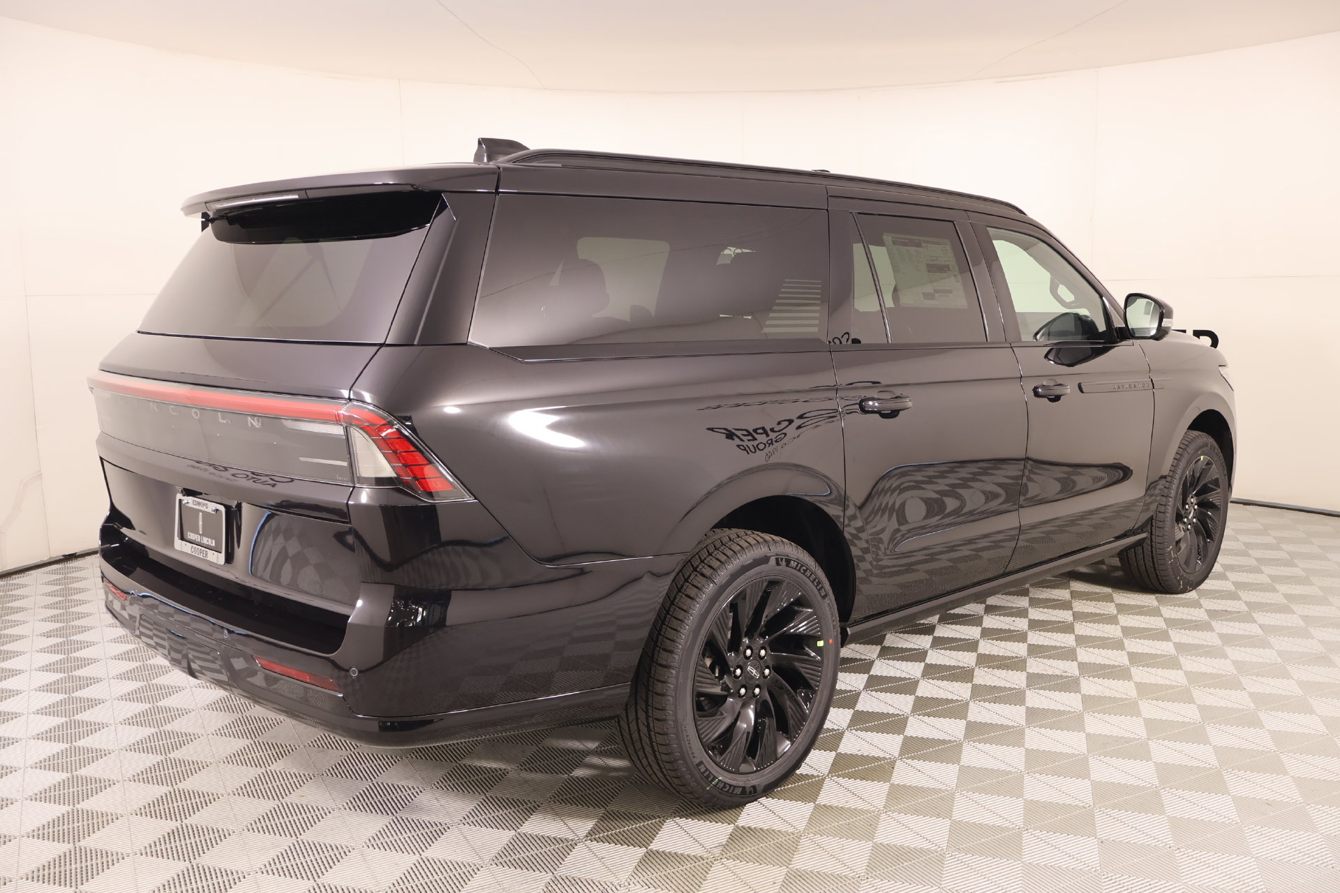 New 2027 Lincoln Navigator L Reserve w/ Jet Appearance Package AWD/4WD image 22
