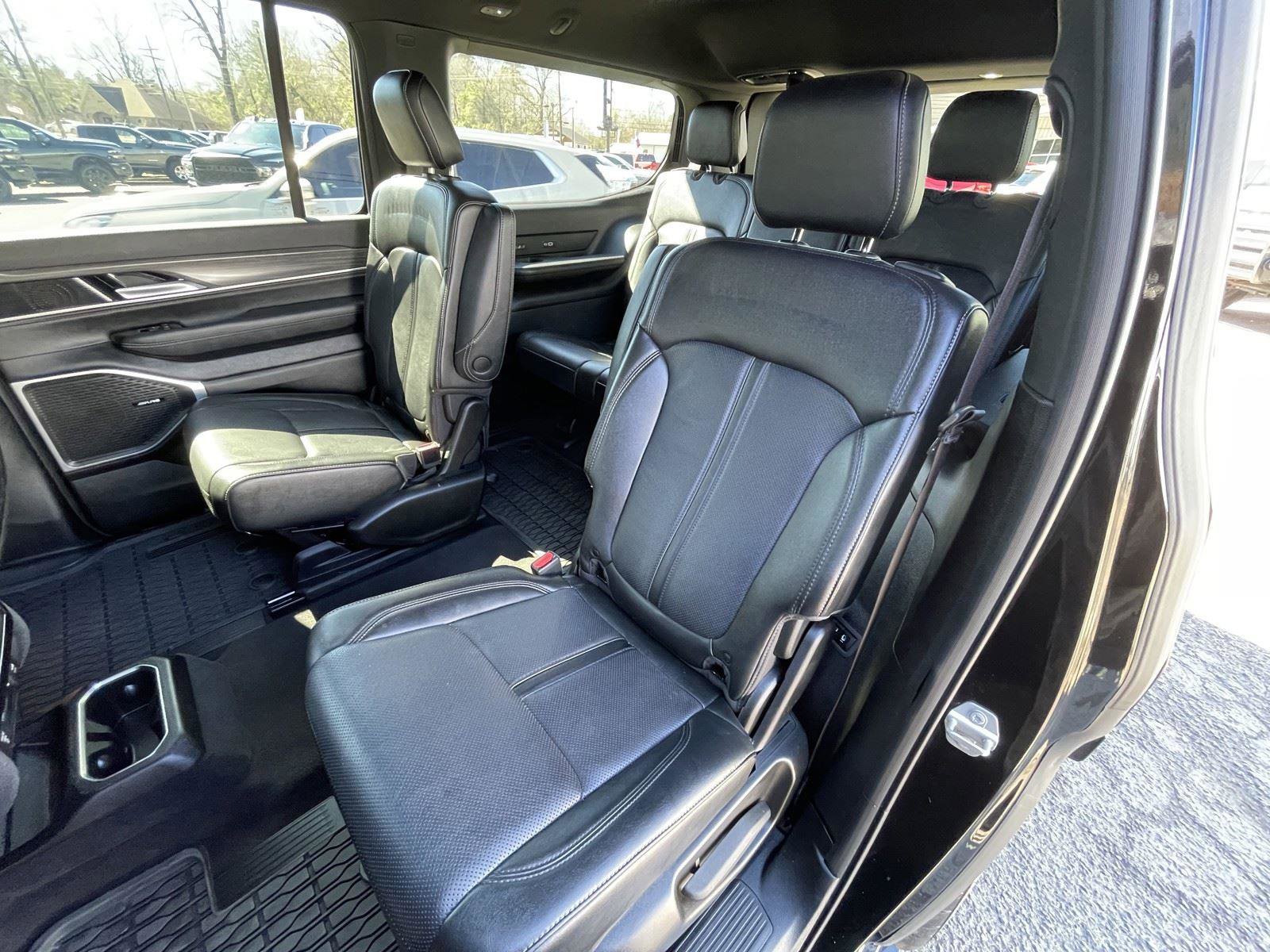 Certified 2024 Jeep Wagoneer Series III image 39