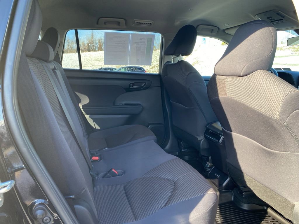 Used 2023 Toyota Highlander LE image 13