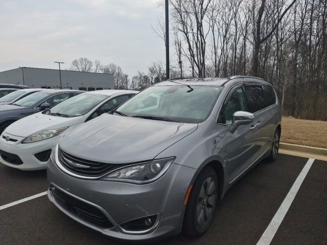 Used 2018 Chrysler Pacifica Limited w/ Advanced Safetytec Group image 2