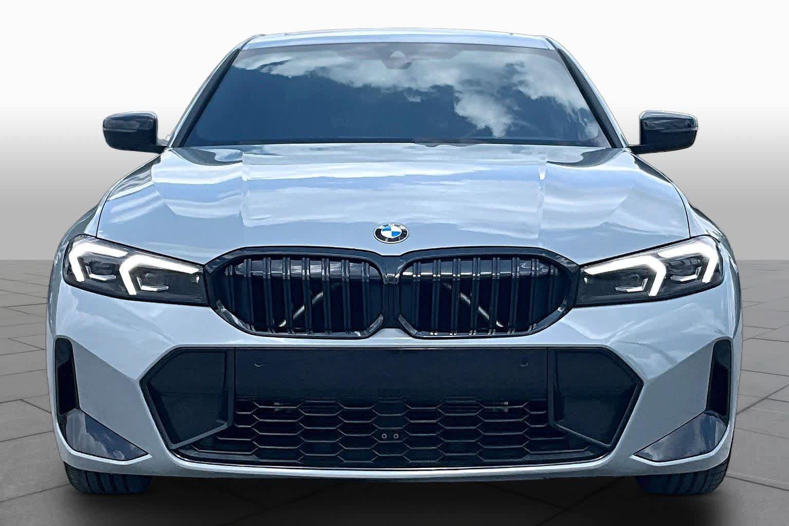 Used 2026 BMW 330i Sedan w/ M Sport Package RWD image 3