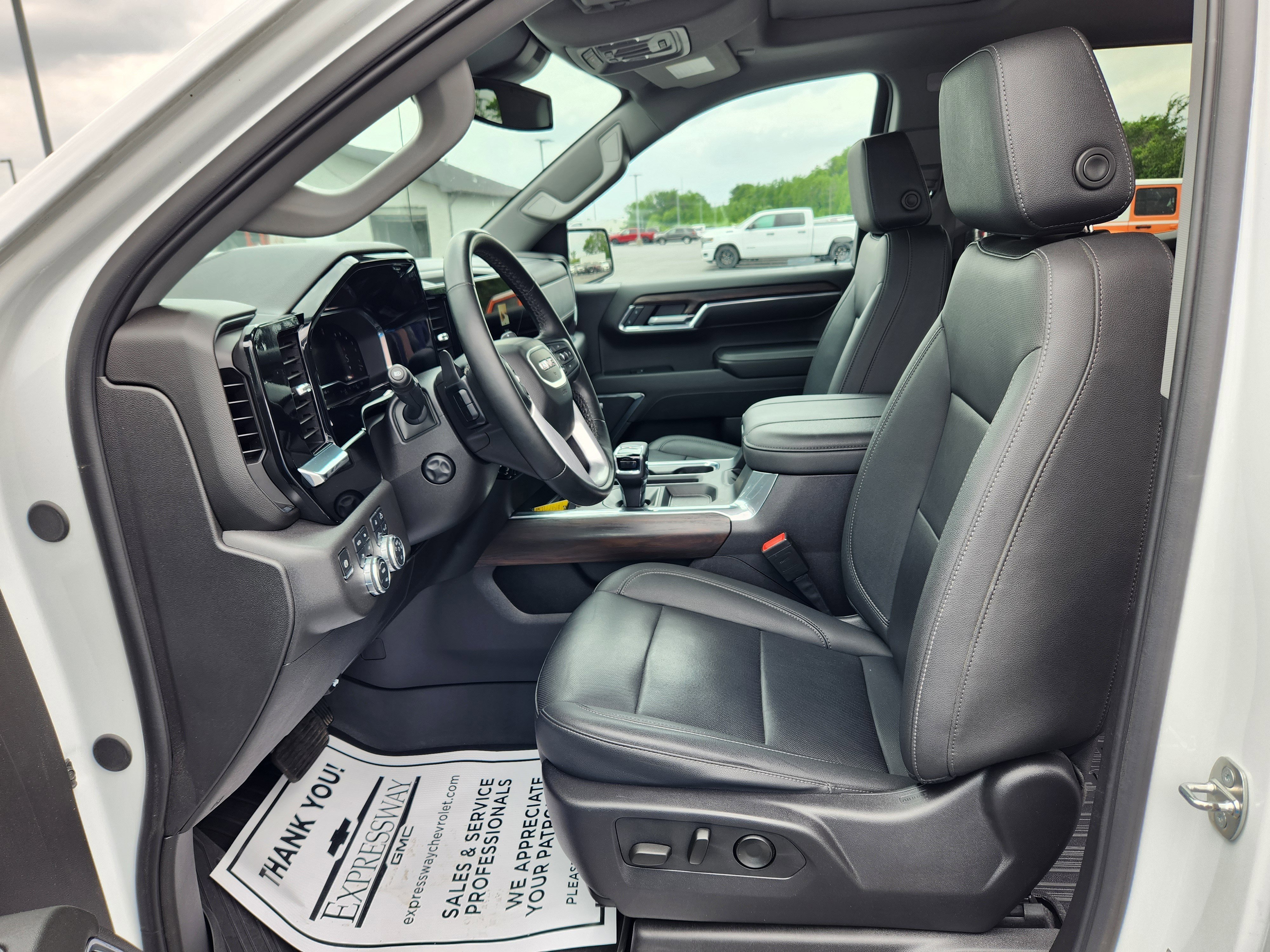Used 2024 GMC Sierra 1500 SLT w/ SLT Premium Plus Package AWD/4WD image 13