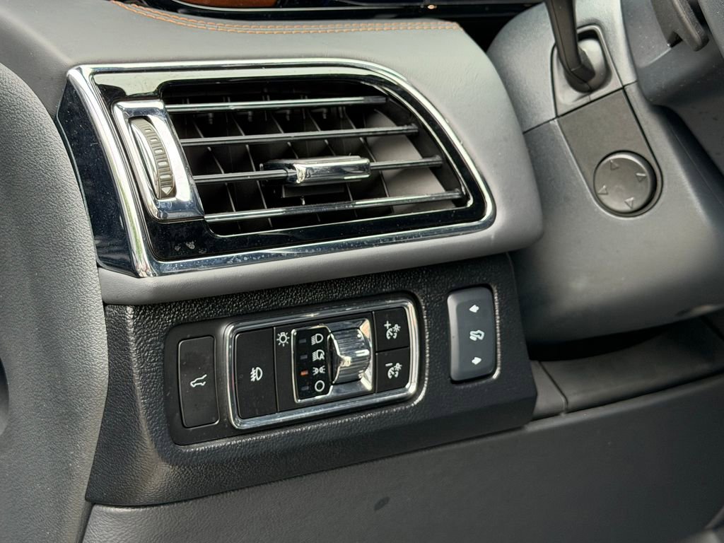 Used 2024 Lincoln Navigator Black Label AWD/4WD image 32