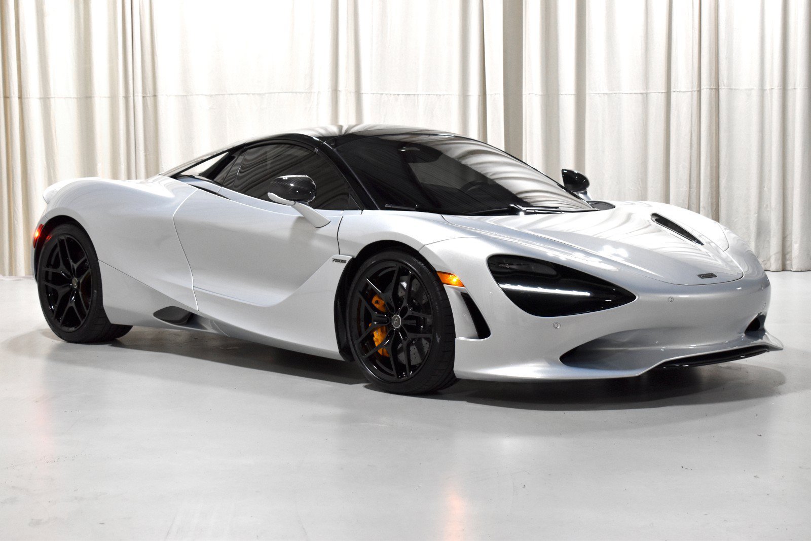 Used 2025 McLaren 750S Spider RWD image 3