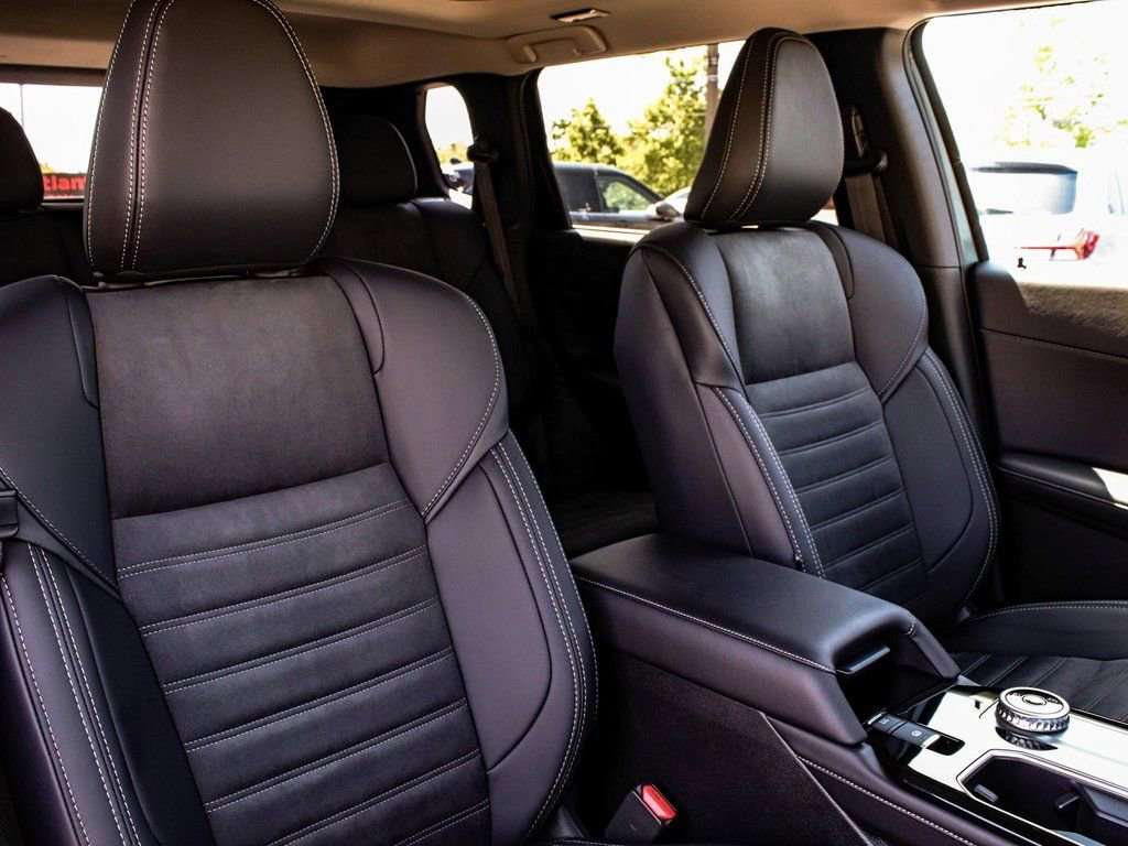 New 2025 Mitsubishi Outlander SE image 41