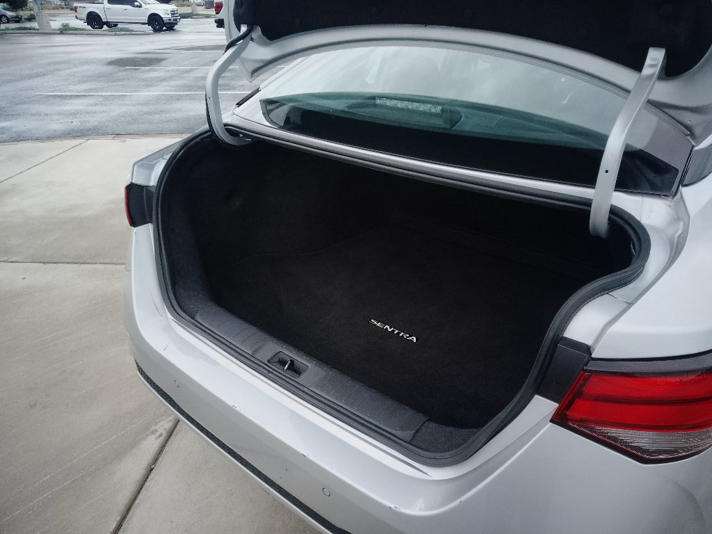 Used 2023 Nissan Sentra SV FWD image 13