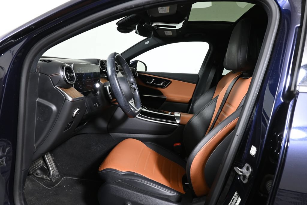 Used 2024 Mercedes-Benz GLC 300 4MATIC image 3