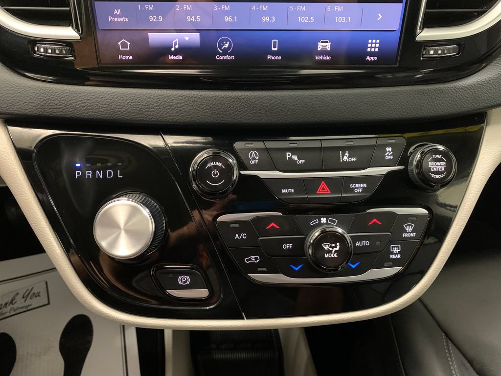 Used 2024 Chrysler Pacifica Touring-L FWD image 29