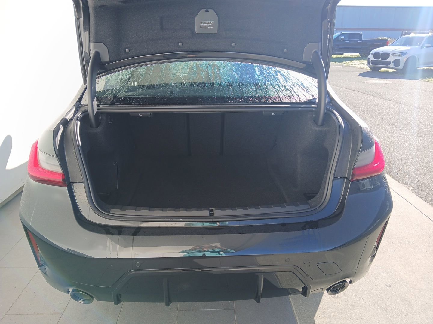 New 2026 BMW 330i Sedan w/ M Sport Package image 6