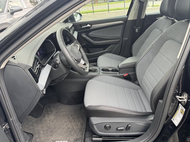 Used 2026 Volkswagen Jetta SE FWD image 27