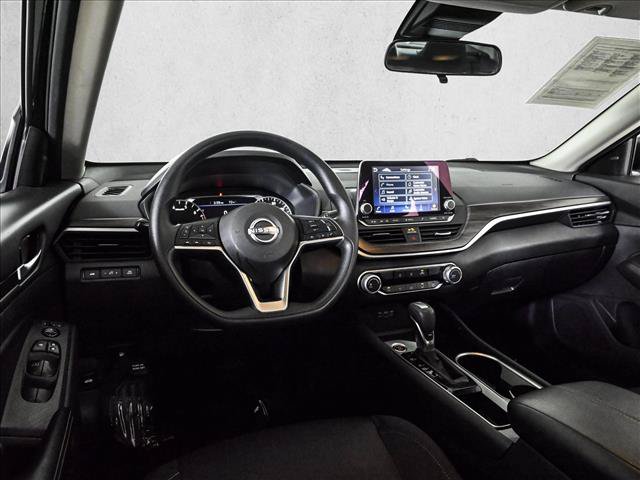 Used 2024 Nissan Altima 2.5 SV FWD image 19