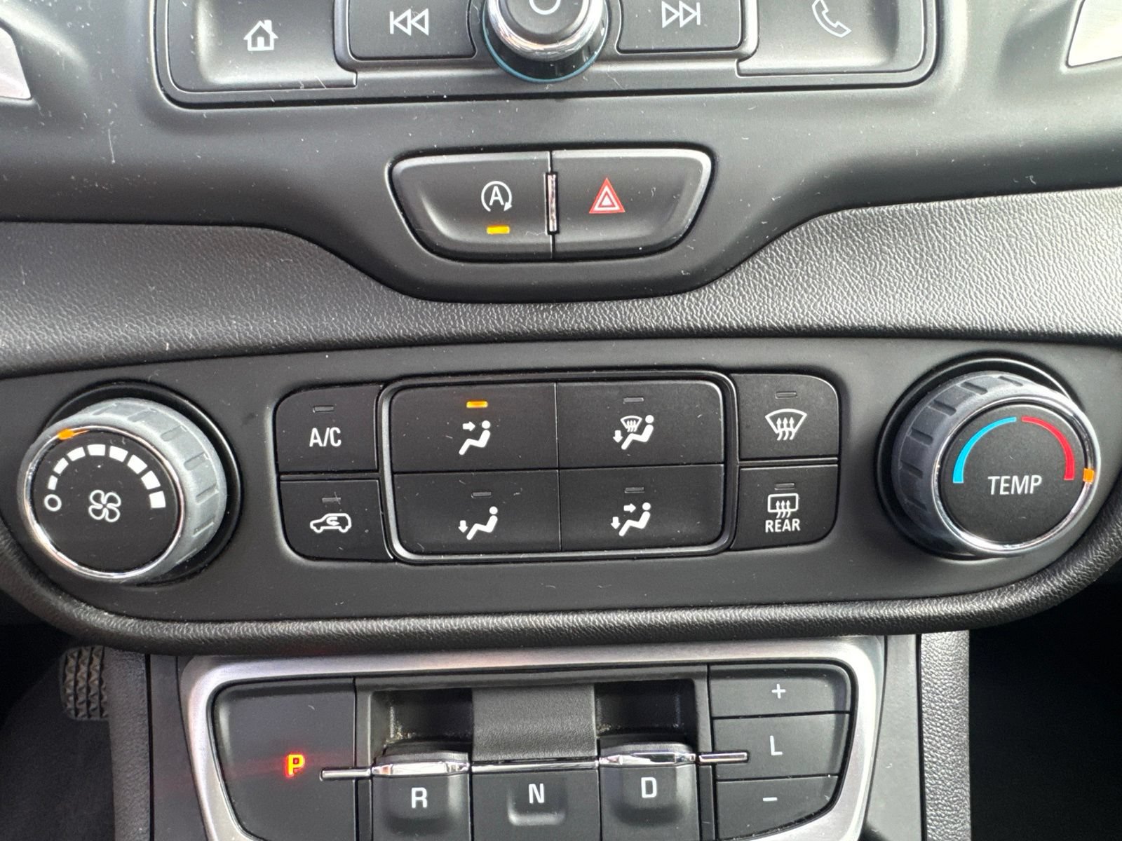 Used 2024 GMC Terrain SLE AWD/4WD image 27