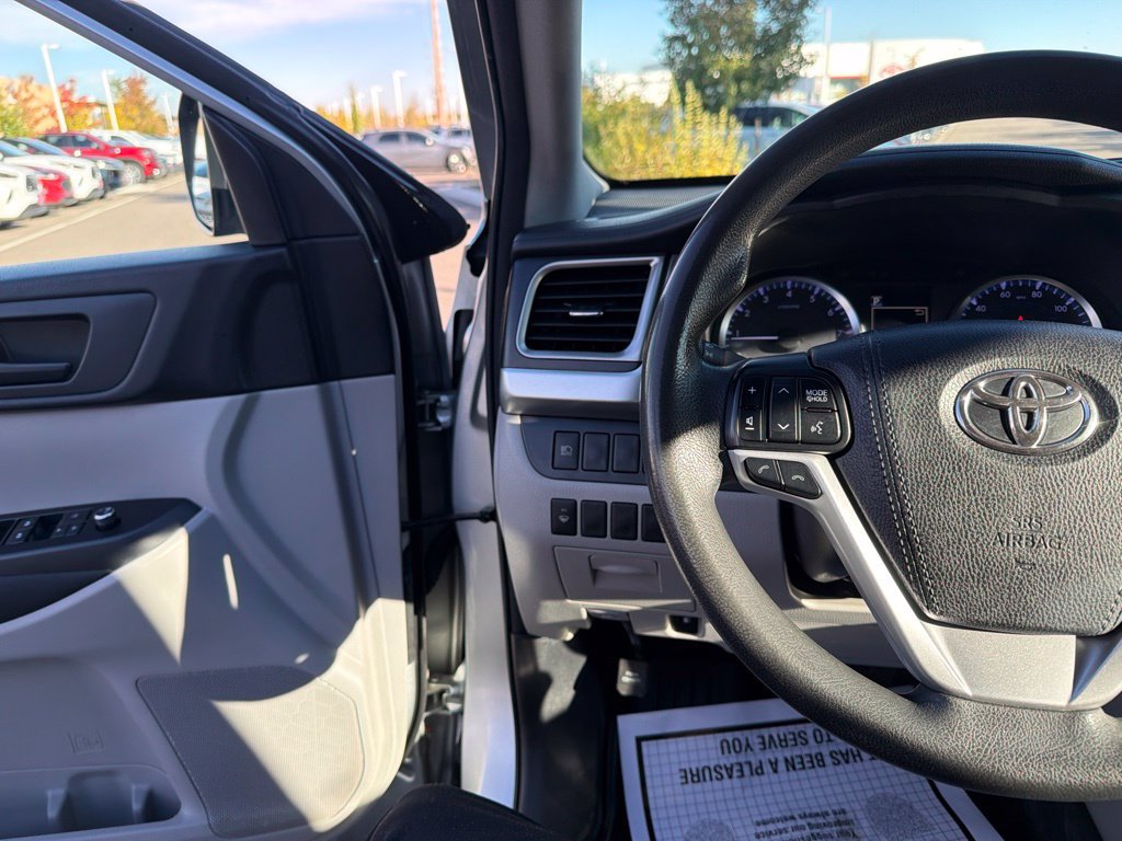 Used 2018 Toyota Highlander LE w/ Protection Package #3 AWD/4WD image 26
