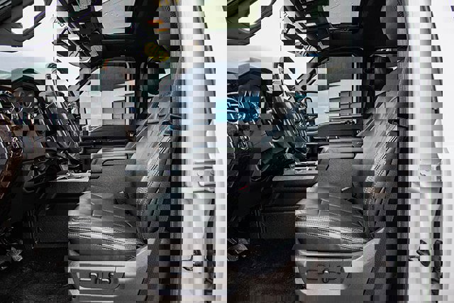 Used 2013 Ford F250 Platinum w/ Platinum Pkg image 16