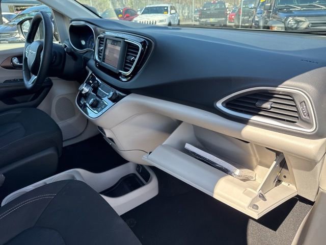 Used 2023 Chrysler Voyager LX image 24