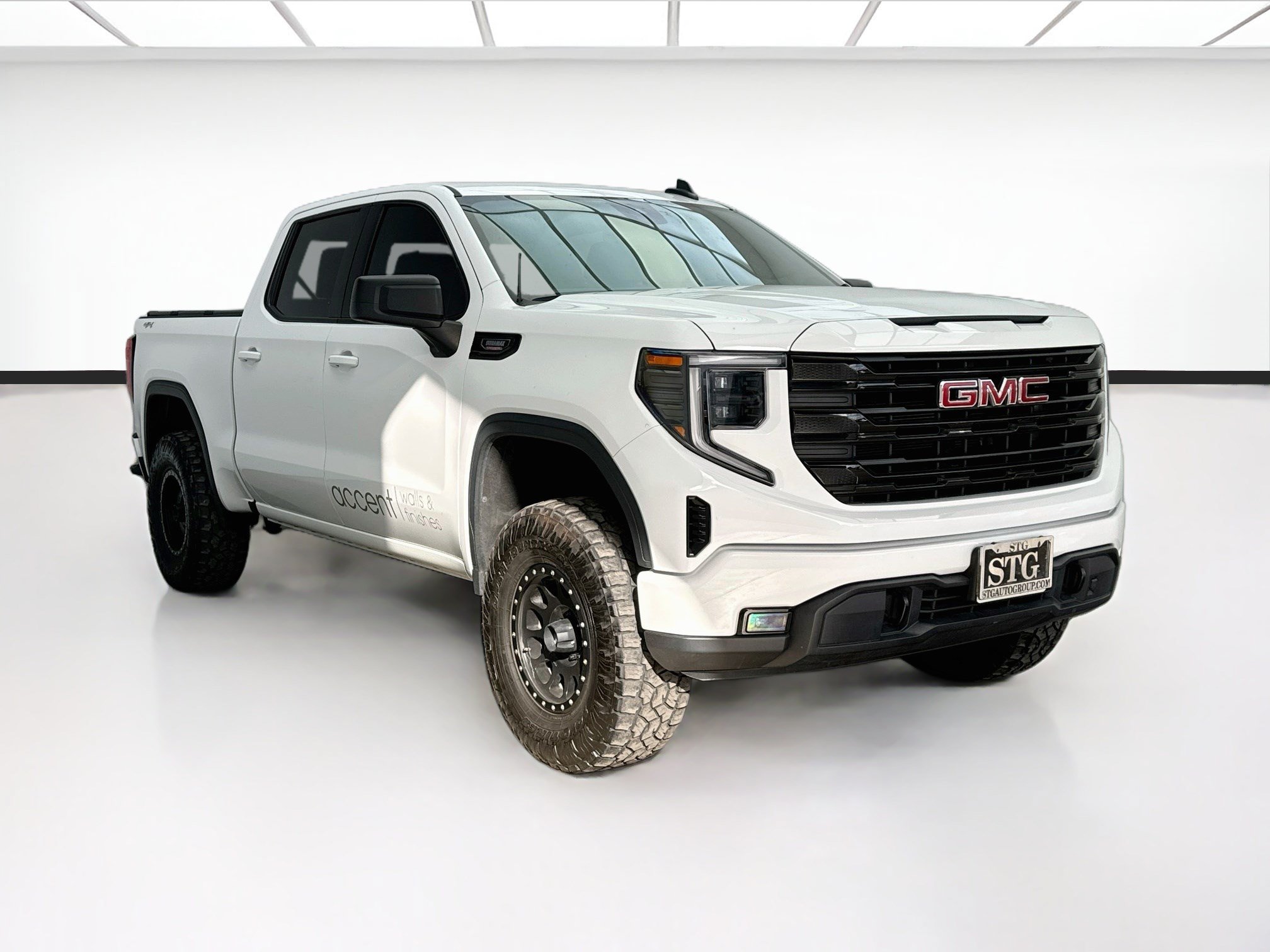 Used 2024 GMC Sierra 1500 Elevation AWD/4WD image 3