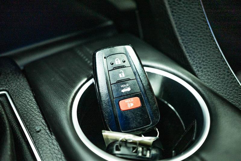 Used 2022 Toyota Avalon XSE w/ Carpet Mat Package (TMS) image 24