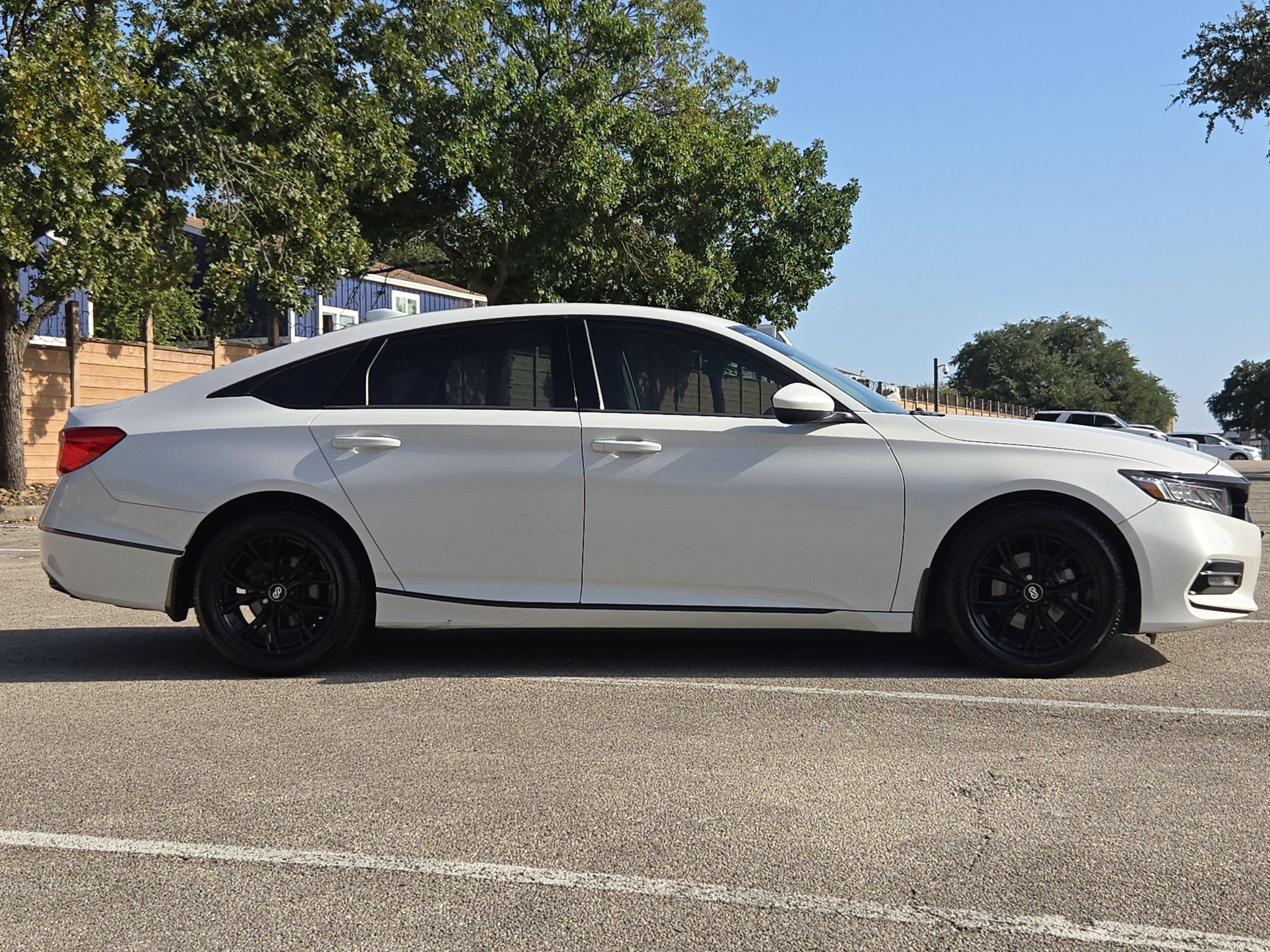 Used 2018 Honda Accord EX image 2