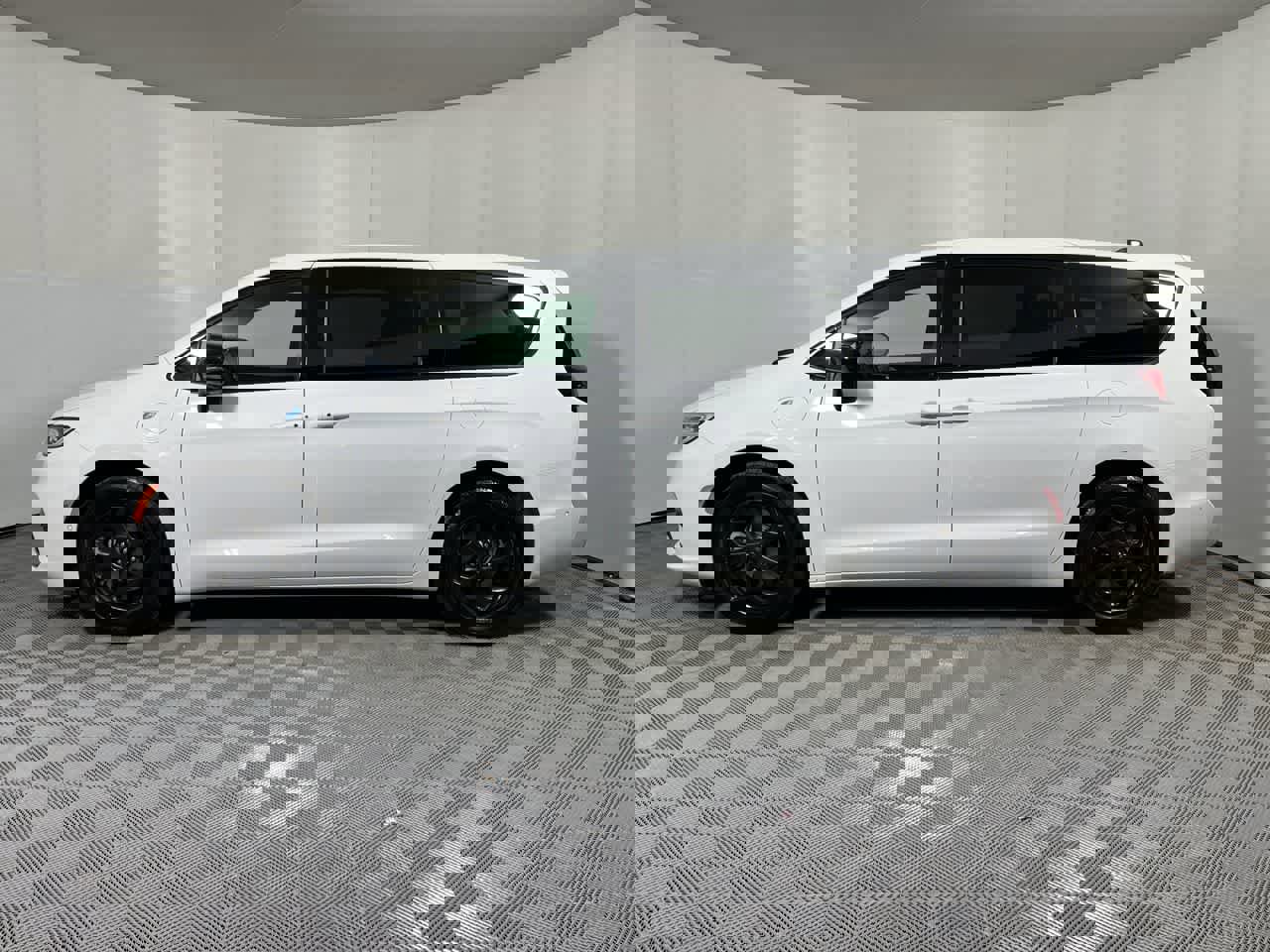 Used 2024 Chrysler Pacifica Limited image 5