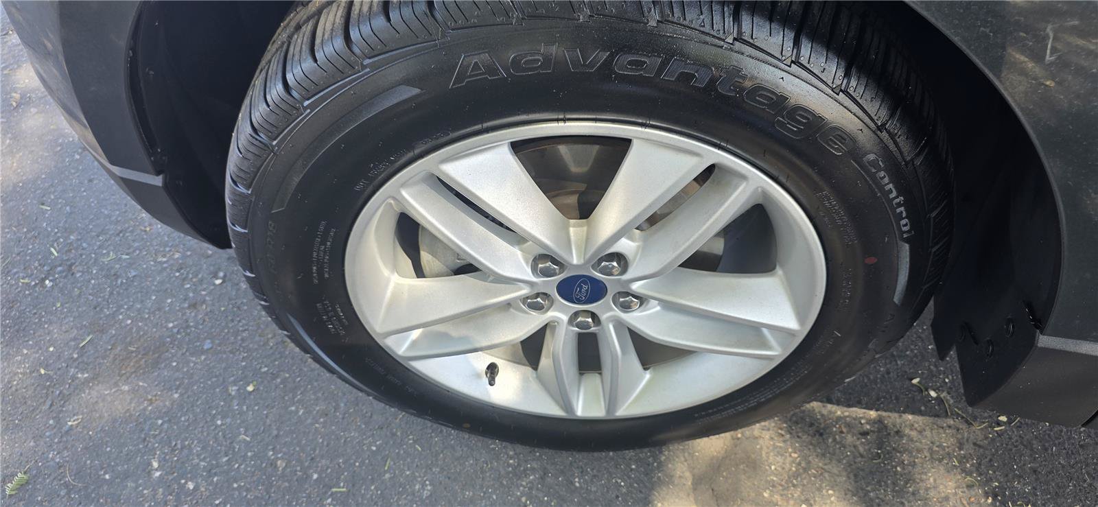 Used 2015 Ford Edge SEL FWD image 9
