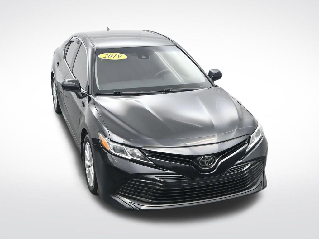 Used 2019 Toyota Camry LE image 25