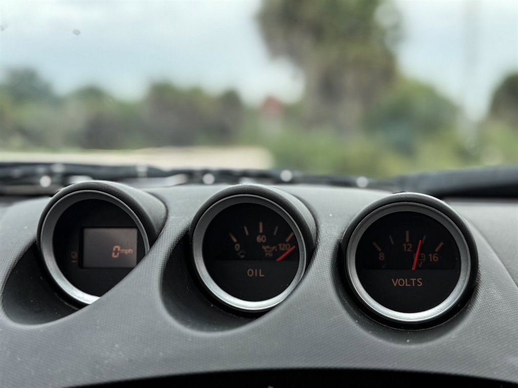 Used 2004 Nissan 350Z Enthusiast w/ Cargo Convenience Pkg image 19