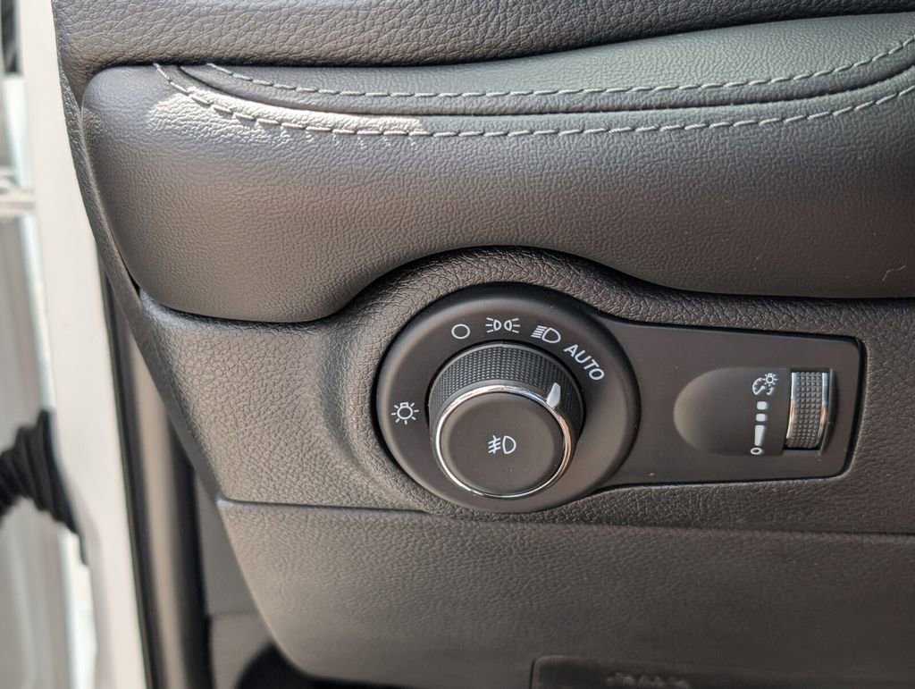 Used 2022 Dodge Durango GT image 28