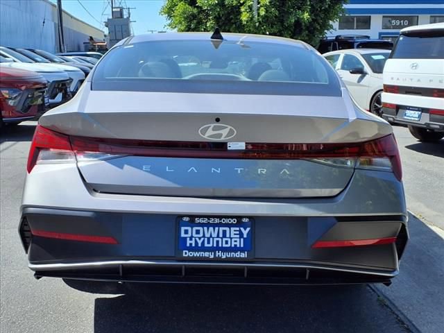 Certified 2025 Hyundai Elantra SEL image 4