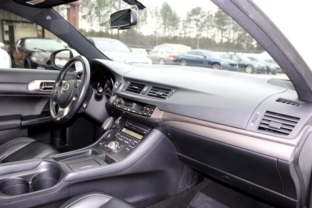 Used 2015 Lexus CT 200h w/ F Sport w/Nuluxe Interior image 19