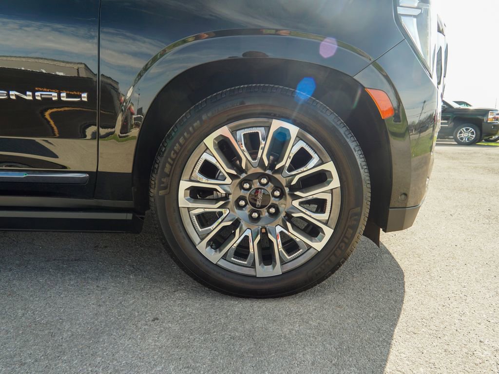 Used 2023 GMC Yukon XL Denali Ultimate image 13