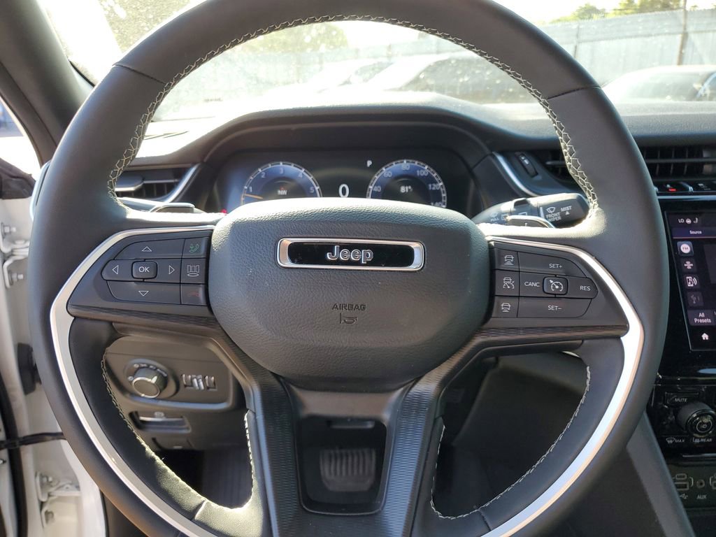 Used 2024 Jeep Grand Cherokee Laredo w/ Luxury Tech Group I AWD/4WD image 23