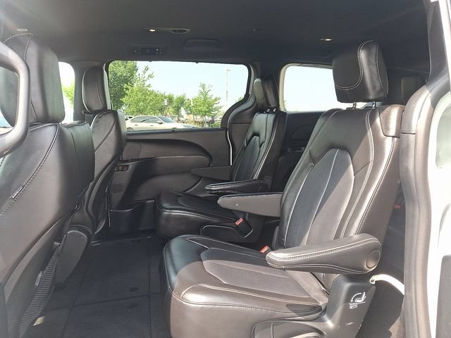 Used 2025 Chrysler Pacifica Select FWD image 10