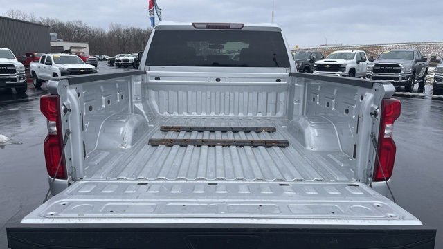 Used 2020 Chevrolet Silverado 2500 Custom w/ Custom Value Package image 5