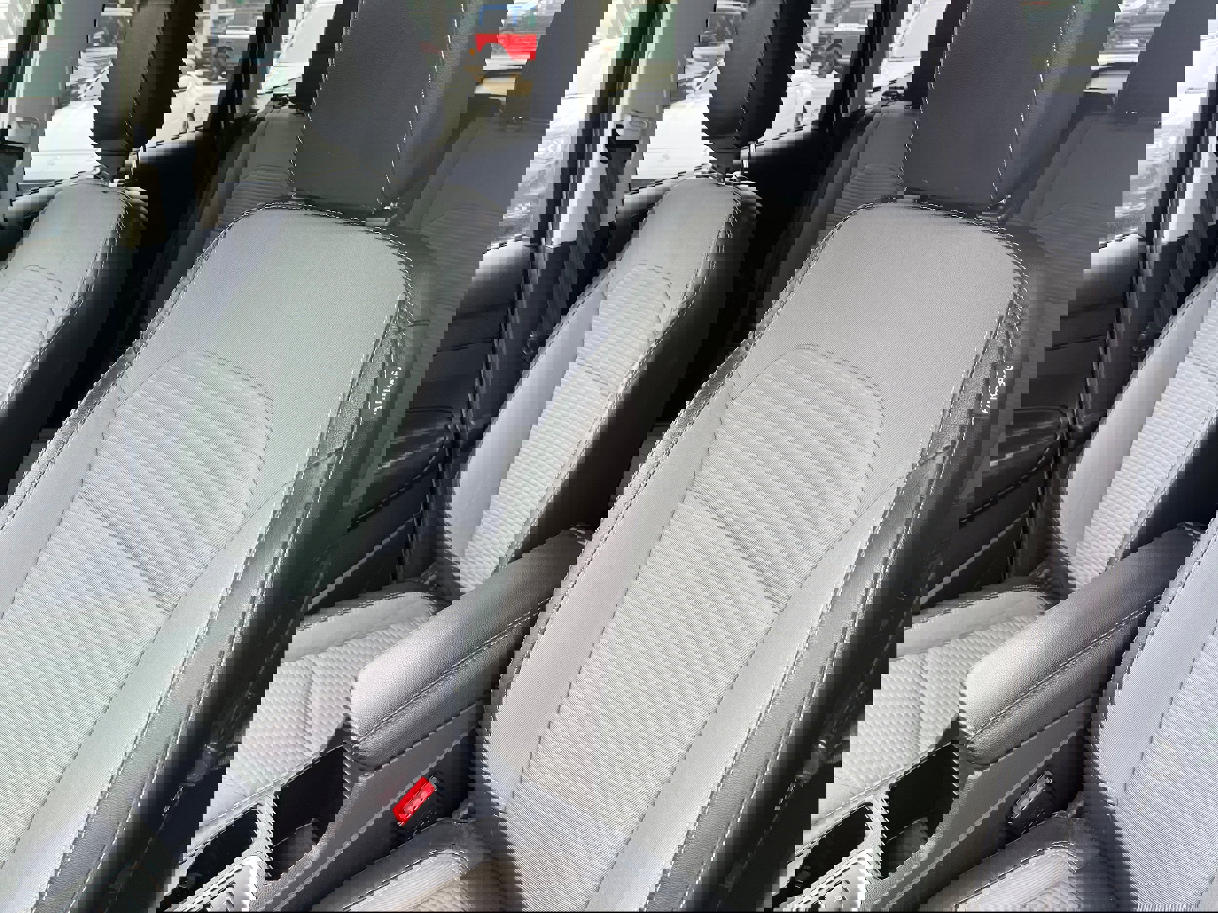 Certified 2018 Ford Escape SE w/ Ford Safe & Smart Package image 8